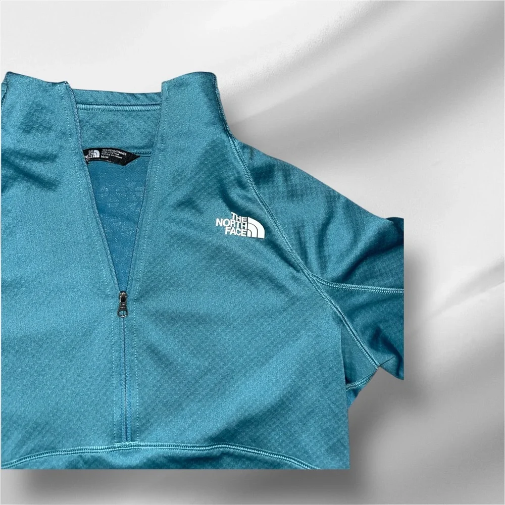 The North Face Women’s 1/2‎ Zip Workout Pullover Long Sleeve (M)